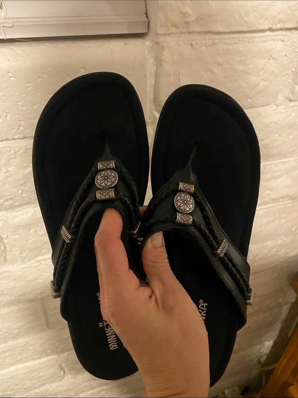 🌼NWOT Minnetonka Black Braided Thong Sandals with Silver Concho Accents